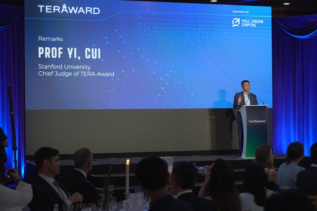 Professor Yi Cui of Stanford University and Chief Judge of the TERA-Award delivers closing remarks at the ceremony, encouraging collaboration across sectors to scale deep-tech climate solutions.
