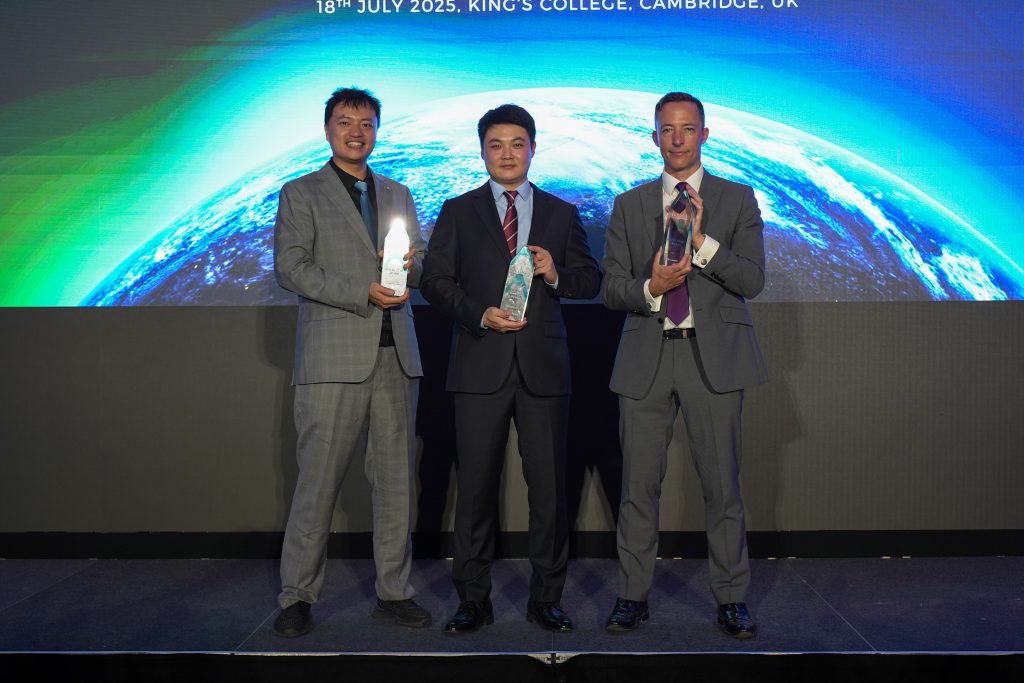 Hysata (right) from Australia and Beijing Aogawa Electrochemical Solutions Co., Ltd. from China (left) are awarded the Rising Star Award for their innovations in high-efficiency hydrogen production technologies. Hydrean Technology (Shenzhen) Company, Ltd. (centre) from China wins the Technology Pioneer Award for their advanced carbon capture and utilisation technology.